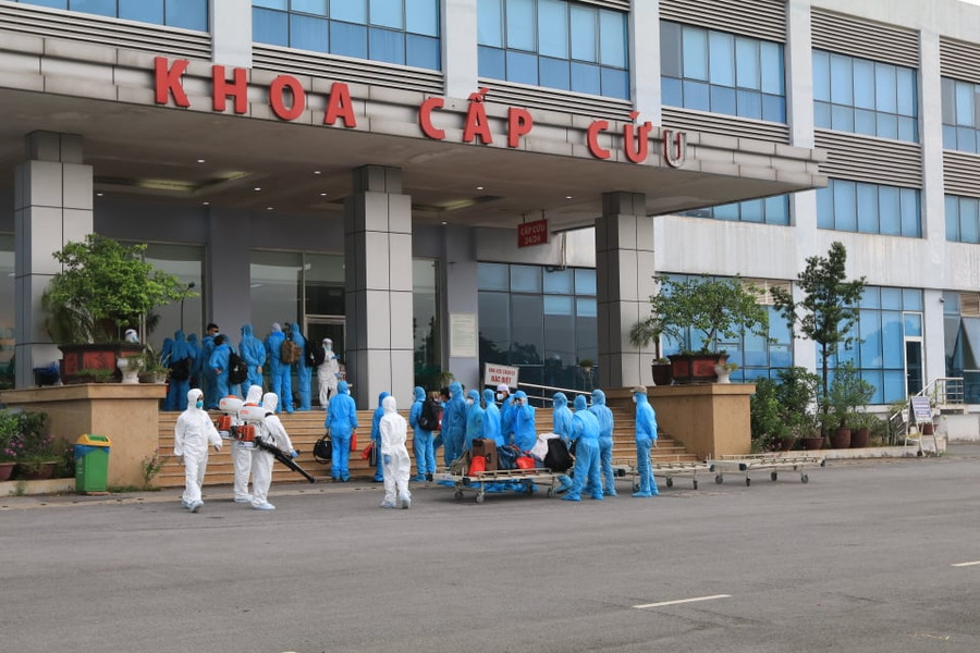 Hình ảnh hàng trăm công dân từ Guinea Xích đạo về tới khu cách ly ảnh 4 Hình ảnh hàng trăm công dân từ Guinea Xích đạo về tới khu cách ly ảnh 4