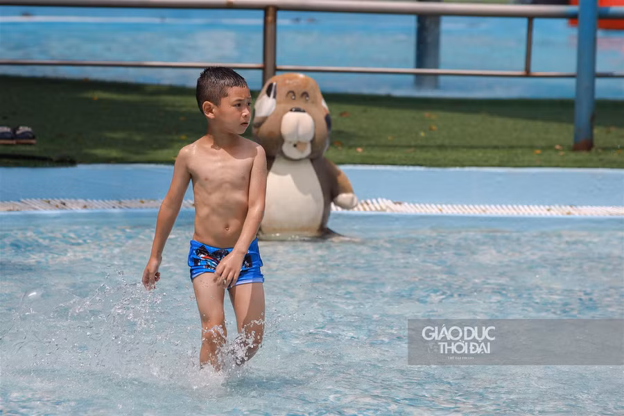 Công viên nước Hồ Tây đón khách sau hơn 3 tháng đóng cửa ảnh 7