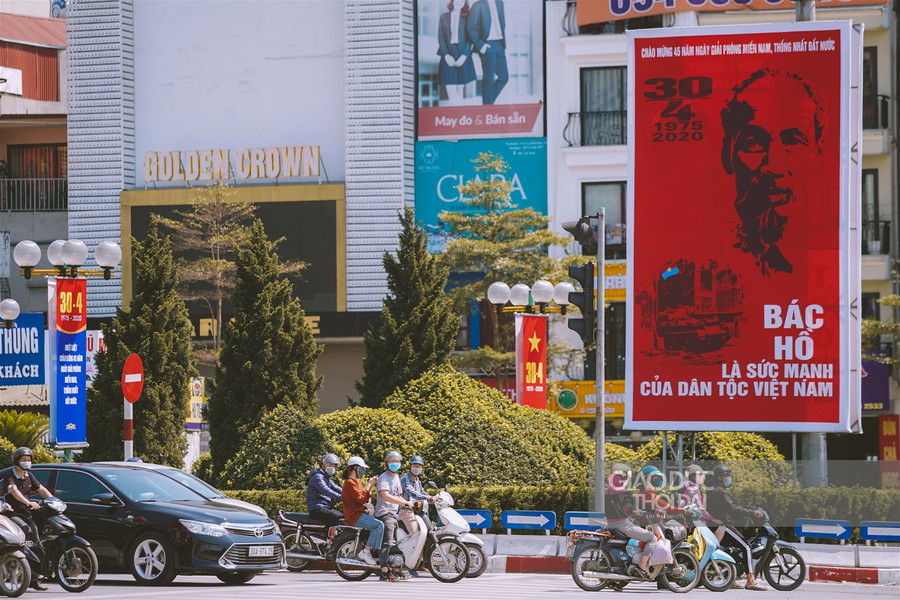 Hà Nội rực rỡ cờ chào mừng các ngày lễ lớn của đất nước ảnh 8