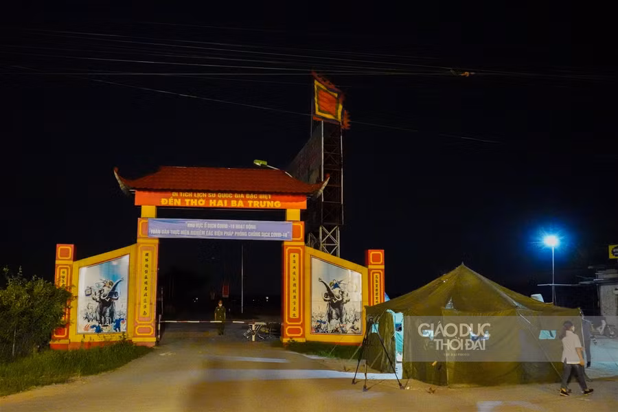 Người dân vui mừng khi dỡ bỏ cách ly thôn Hạ Lôi ảnh 2