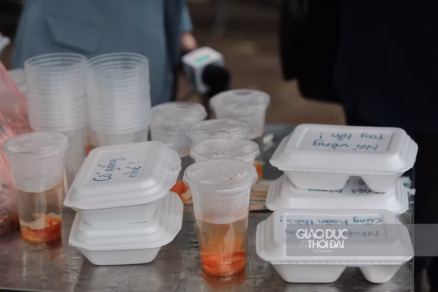 Hà Nội: Đoàn xe buýt đưa hàng trăm người hoàn thành cách ly trở về địa phương ảnh 18