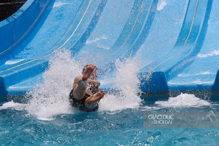 Công viên nước Hồ Tây đón khách sau hơn 3 tháng đóng cửa ảnh 10