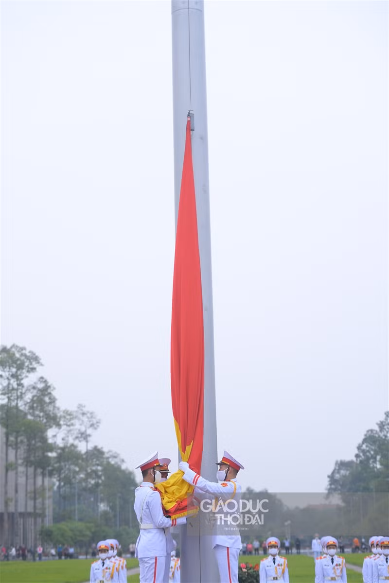 Trang nghiêm lễ thượng cờ trên quảng trường Ba Đình trong buổi sáng 30/4 ảnh 8