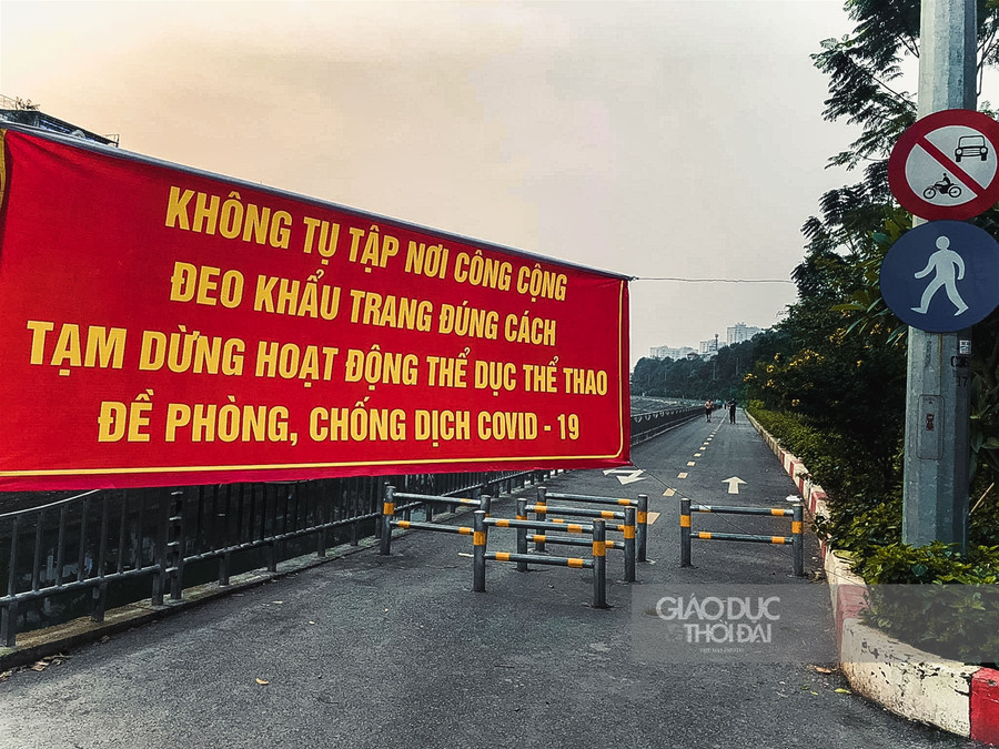 Hà Nội dựng rào chắn, ngăn cấm người đi bộ trong mùa Covid ảnh 10 Hà Nội dựng rào chắn, ngăn cấm người đi bộ trong mùa Covid ảnh 10