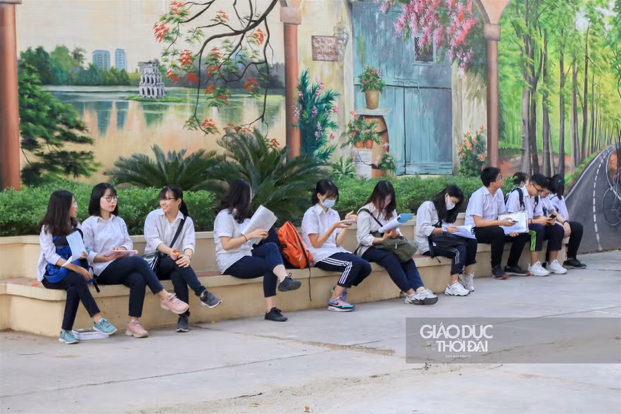Thí sinh vững tâm nhờ tiếp sức từ phụ huynh, xã hội ảnh 4
