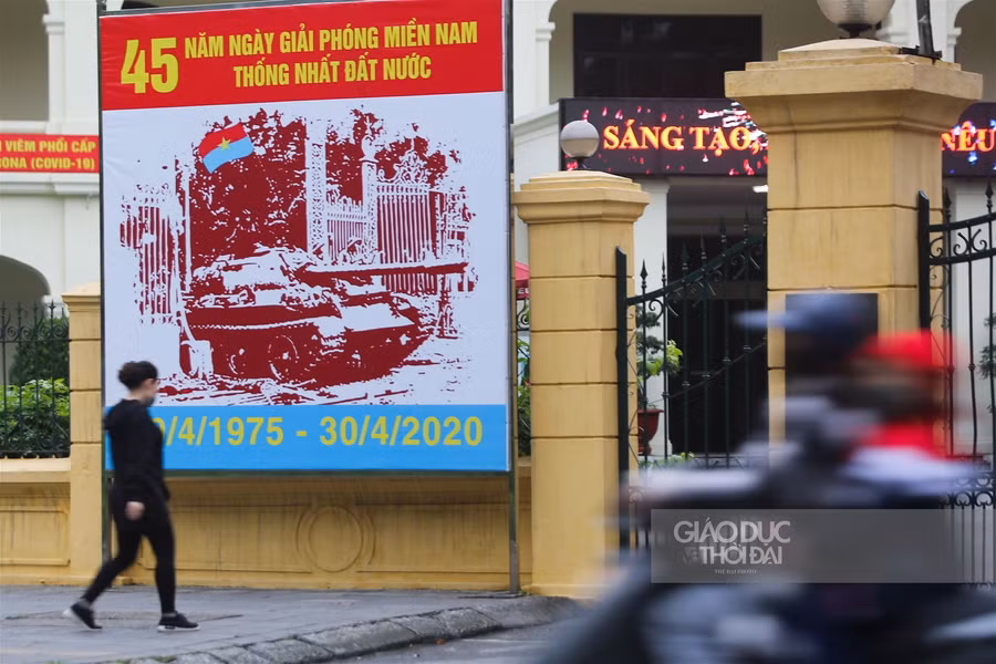 Hà Nội rực rỡ cờ chào mừng các ngày lễ lớn của đất nước ảnh 5