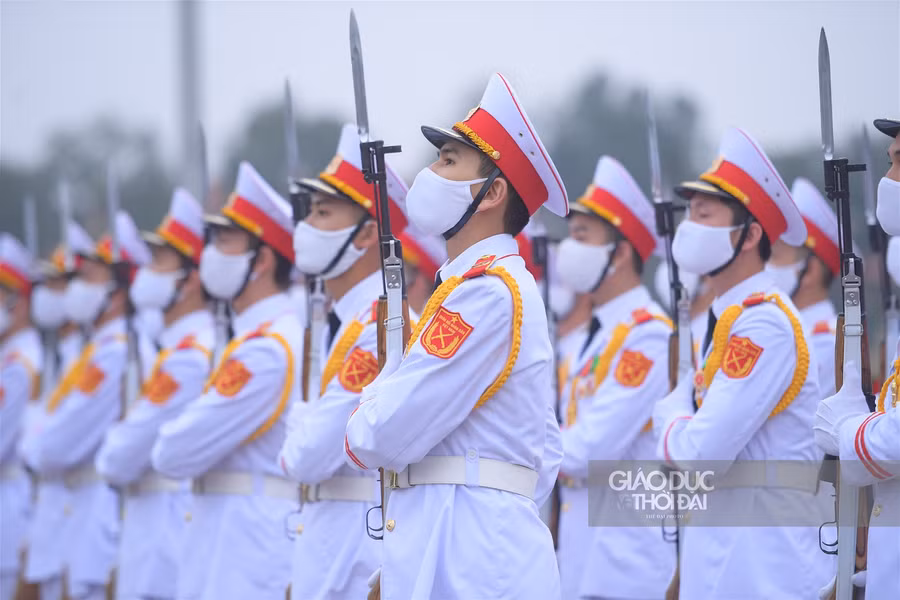 Trang nghiêm lễ thượng cờ trên quảng trường Ba Đình trong buổi sáng 30/4 ảnh 10