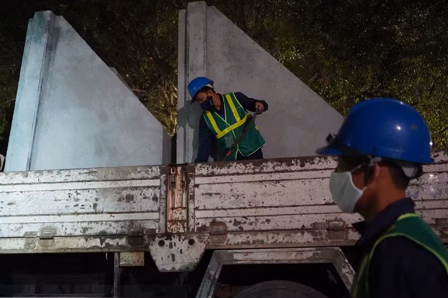 Cận cảnh bờ kè hồ Hoàn Kiếm được thay thế bằng "bê tông trường tồn" ảnh 4