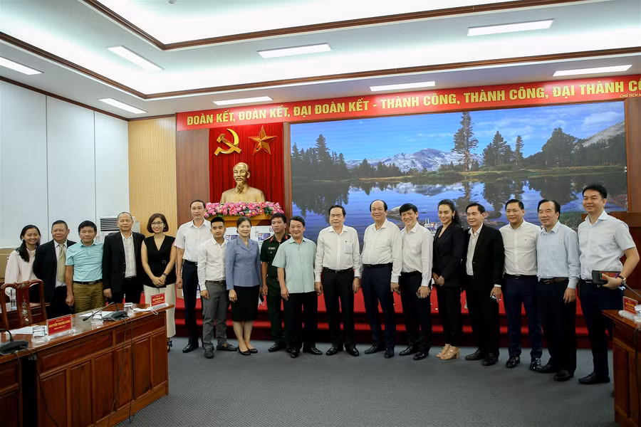 Trao 500 máy thở MV20 cho Bộ Y tế để chống dịch Covid-19 ảnh 6