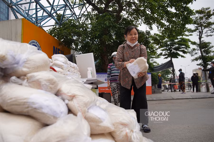 Sử dụng công nghệ nhận diện khuôn mặt để phát gạo cho người dân ảnh 19