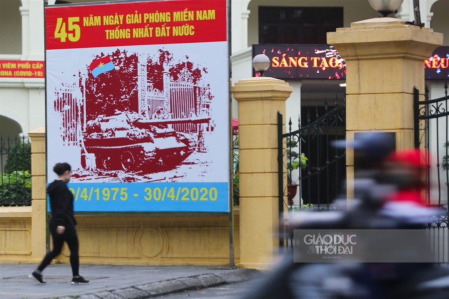 Hà Nội rực rỡ cờ chào mừng các ngày lễ lớn của đất nước ảnh 5