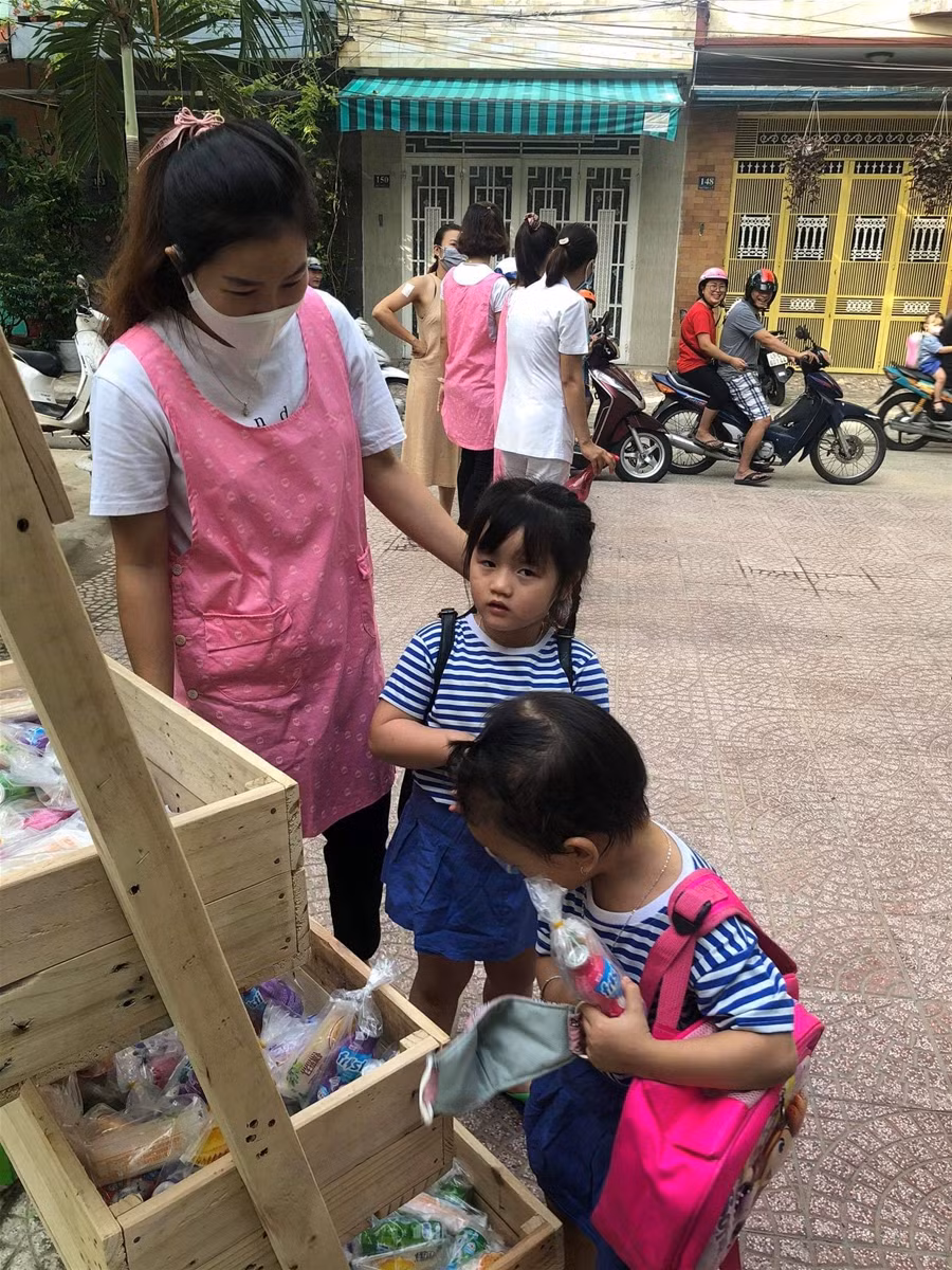 Trường mầm non “tung chiêu” để trẻ không "mắt ướt nhạt nhòa" đến trường sau nghỉ dài ảnh 1