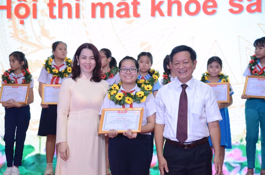 Phòng GD&ĐT Liên Chiểu (TP Đà Nẵng) tuyên dương – khen thưởng học sinh tiêu biểu ảnh 1