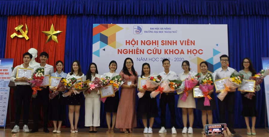 Ngày hội nghiên cứu khoa học của sinh viên Trường ĐH Ngoại ngữ (ĐH Đà Nẵng)
