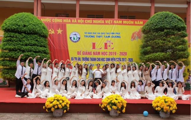“Hoa cài ngực trái” – Lễ tri ân đặc biệt của học sinh Vĩnh Phúc ảnh 4 “Hoa cài ngực trái” – Lễ tri ân đặc biệt của học sinh Vĩnh Phúc ảnh 4