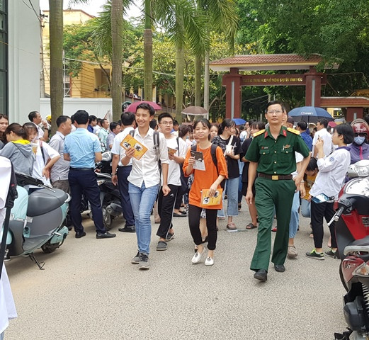 Đề thi vào lớp 10 Chuyên Vĩnh Phúc: Phân hóa rõ lựa chọn thí sinh ảnh 1 Đề thi vào lớp 10 Chuyên Vĩnh Phúc: Phân hóa rõ lựa chọn thí sinh ảnh 1