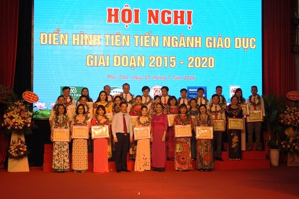 Phú Thọ: Tôn vinh 112 điển hình tiên tiến ngành Giáo dục ảnh 3