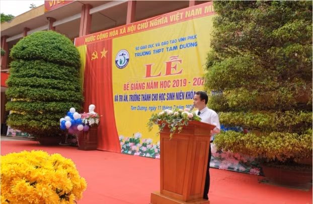 “Hoa cài ngực trái” – Lễ tri ân đặc biệt của học sinh Vĩnh Phúc ảnh 3