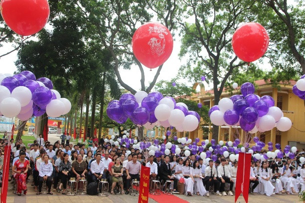“Hoa cài ngực trái” – Lễ tri ân đặc biệt của học sinh Vĩnh Phúc ảnh 1 “Hoa cài ngực trái” – Lễ tri ân đặc biệt của học sinh Vĩnh Phúc ảnh 1