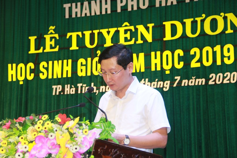 TP Hà Tĩnh tuyên dương gần 200 học sinh, giáo viên xuất sắc ảnh 5
