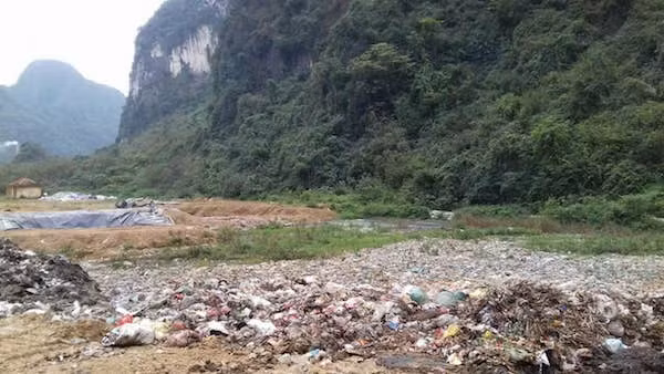 Công an Thái Nguyên bắt xe đổ trộm chất thải