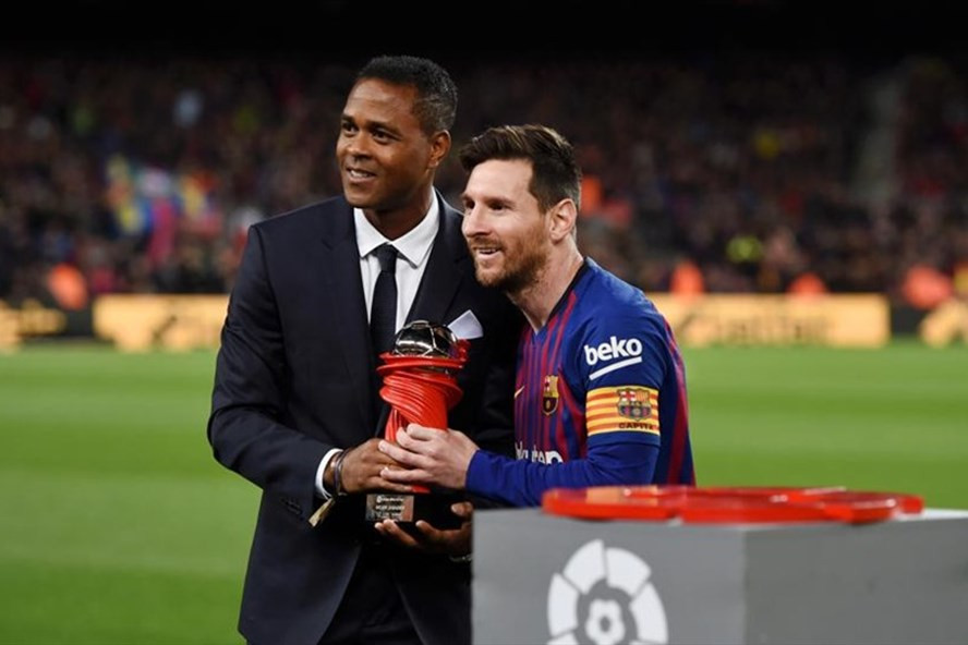 Nội bộ Barca lại rối ren: Messi muốn Kluivert lên thay Quique Setien