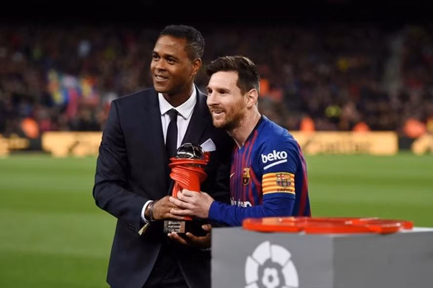 Nội bộ Barca lại rối ren: Messi muốn Kluivert lên thay Quique Setien