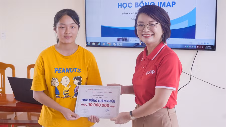 Quỹ " Chắp cánh tài năng IMAP" trao học bổng gần 150 triệu đồng ảnh 2
