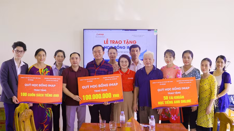 Quỹ " Chắp cánh tài năng IMAP" trao học bổng gần 150 triệu đồng