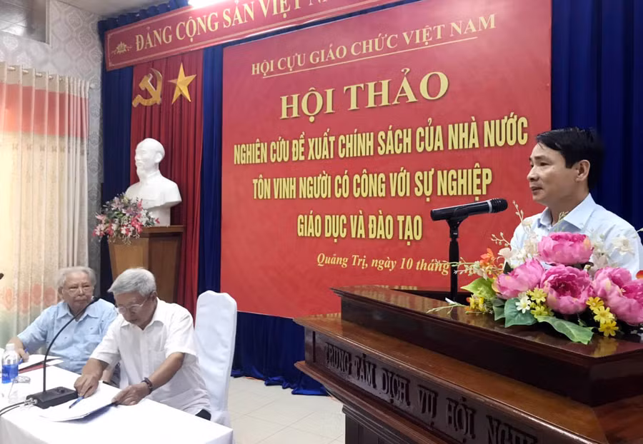 Cần chính sách dành cho người có công với giáo dục ảnh 1