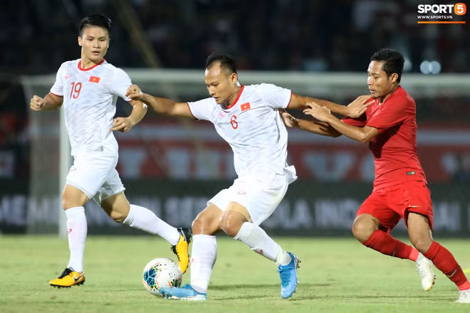 Top 5 tuyển thủ Việt Nam "lên hương" sau khi đổi vị trí ảnh 6