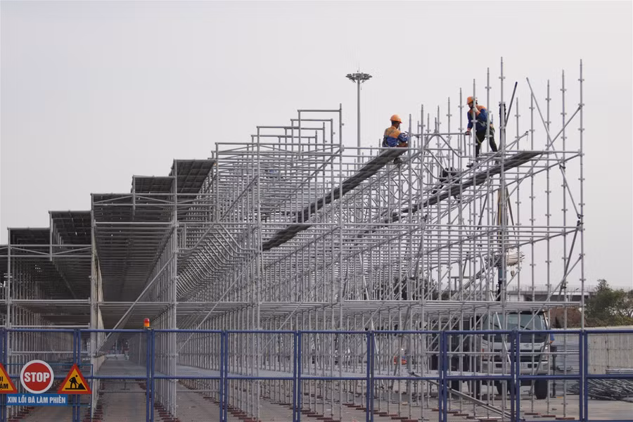 Tạm hoãn đua xe, tháo dỡ khán đài đường đua F1 tại Hà Nội