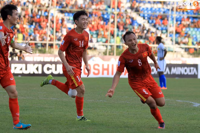 Top 5 tuyển thủ Việt Nam "lên hương" sau khi đổi vị trí ảnh 5