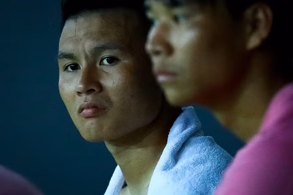 Quang Hải thẫn thờ vì trận CLB Hà Nội - Viettel bị hủy do mưa lớn