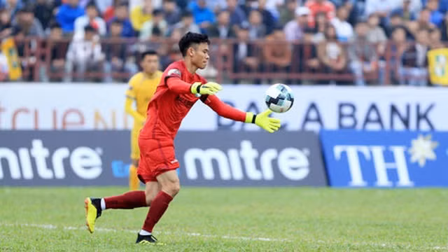 Những thủ môn nào có thể thay thế Đặng Văn Lâm ở AFF Cup? ảnh 2