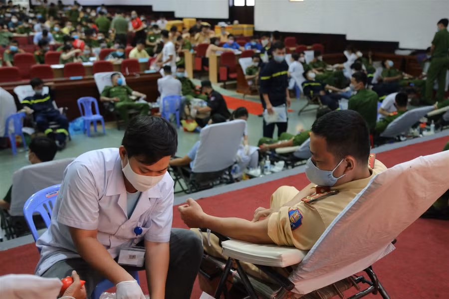 Hàng ngàn cán bộ, chiến sĩ công an Đà Nẵng tham gia hiến máu tình nguyện ảnh 4