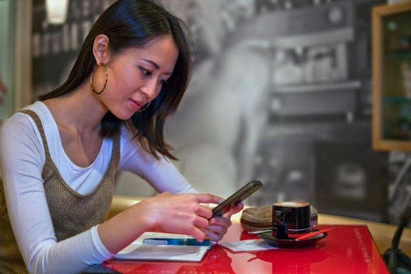 Tìm thấy hộp vàng mẹ chồng giấu dưới gầm giường, vài ngày sau bà lặng lẽ làm một chuyện khiến tôi ngỡ ngàng Tìm thấy hộp vàng mẹ chồng giấu dưới gầm giường, vài ngày sau bà lặng lẽ làm một chuyện khiến tôi ngỡ ngàng