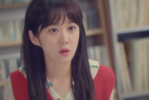 Vợ phát hiện bí mật không tưởng mà trong tang lễ người yêu cũ của chồng