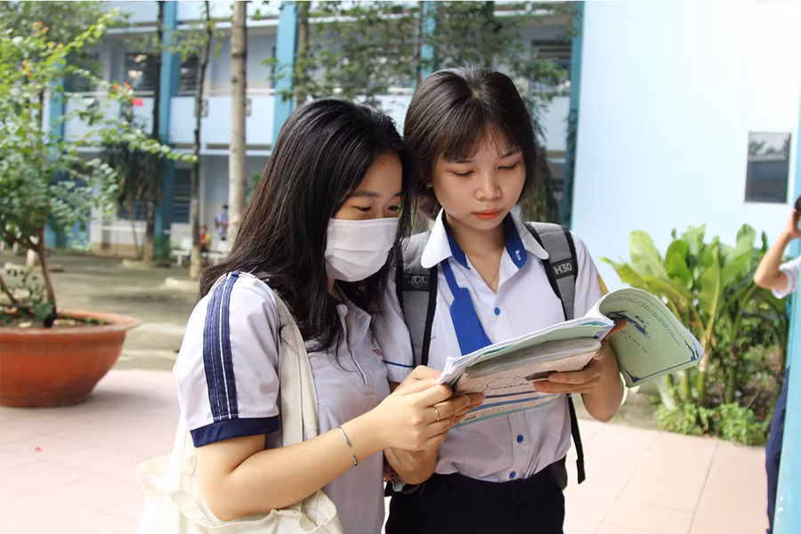 Chùm ảnh: Thí sinh Đồng Nai tự tin bước vào môn thi Ngữ văn ảnh 4