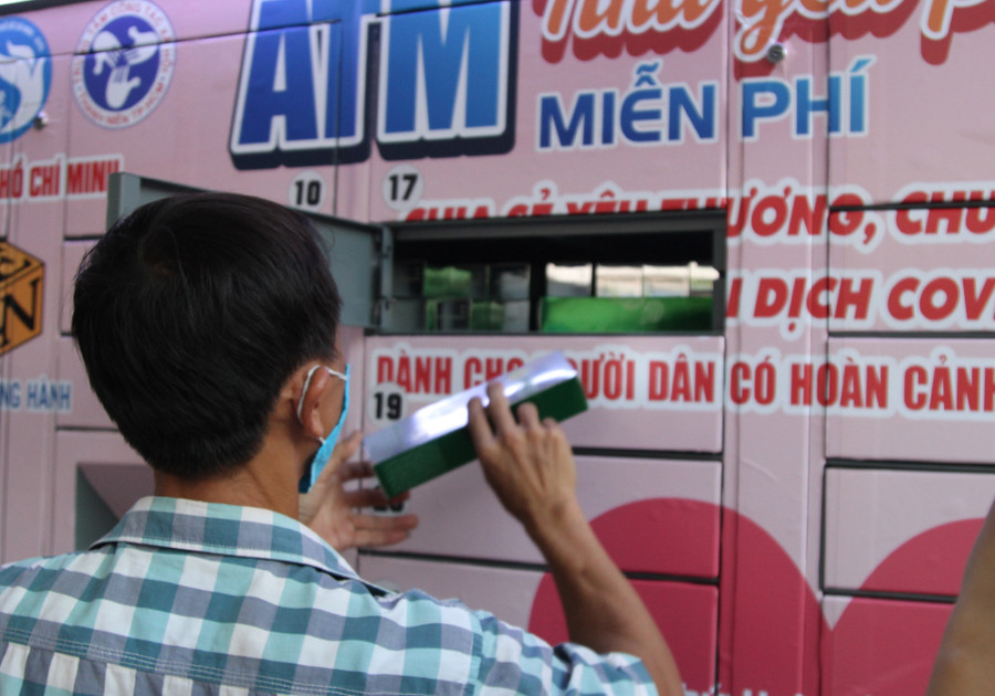 TP.HCM: Triển khai ATM thông minh, cung cấp nhu yếu phẩm cho người lao động có hoàn cảnh khó khăn ảnh 4 TP.HCM: Triển khai ATM thông minh, cung cấp nhu yếu phẩm cho người lao động có hoàn cảnh khó khăn ảnh 4
