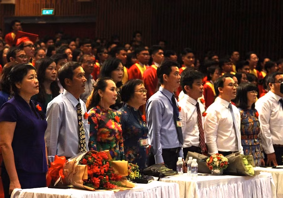 TP.HCM: Xúc động Lễ tri ân và trưởng thành của teen THPT Bùi Thị Xuân ảnh 3