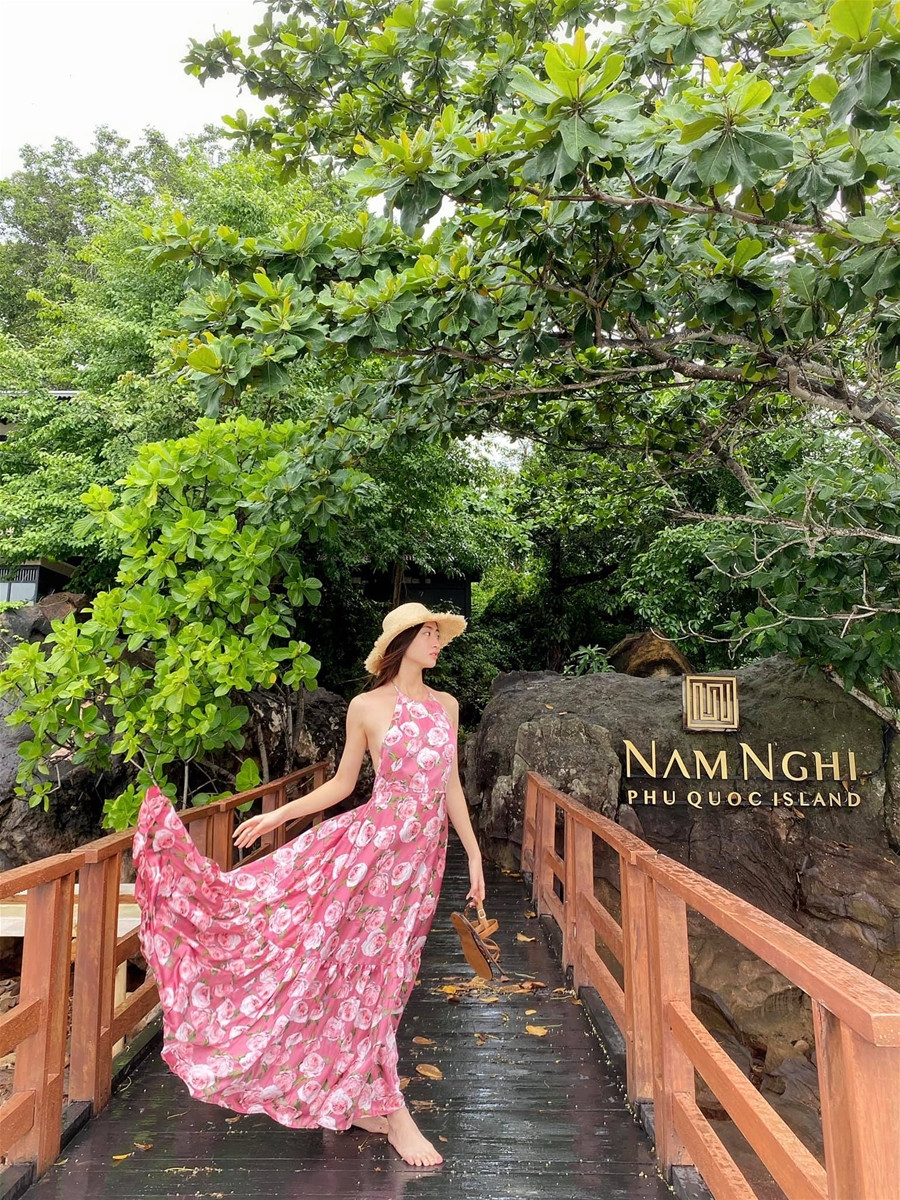 Hoa hậu Lương Thùy Linh khoe body chuẩn tại Phú Quốc ảnh 6 Hoa hậu Lương Thùy Linh khoe body chuẩn tại Phú Quốc ảnh 6