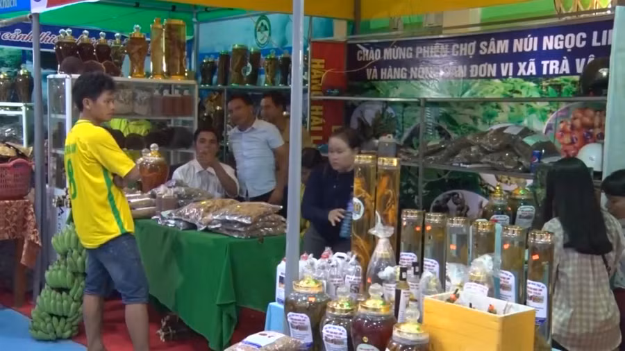 Thu về gần 4 tỷ đồng ở phiên chợ sâm Ngọc Linh