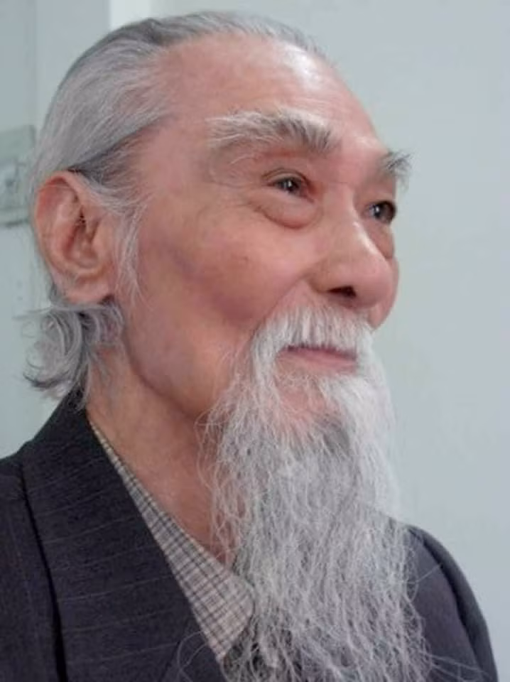 Kỉ niệm 100 năm ngày sinh hoạ sĩ Huỳnh Văn Thuận: Người vẽ huy hiệu đoàn TNCS Hồ Chí Minh ảnh 1