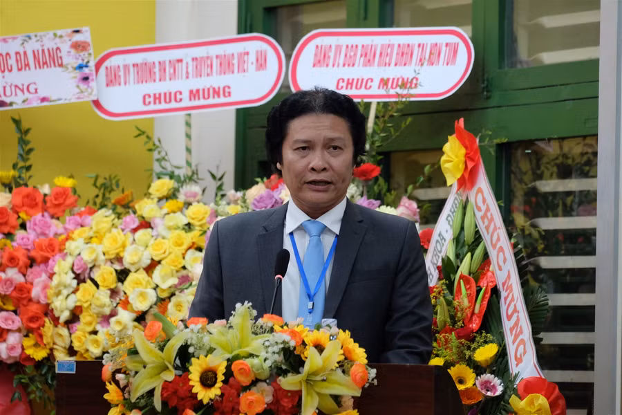 Hiệu trưởng viết thư kêu gọi thầy cô và sinh viên chung tay đẩy lùi COVID-19