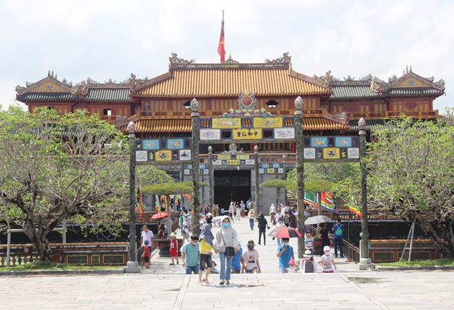 Huế: Ngày đầu mở cửa trở lại, di tích Huế đón hàng nghìn khách tham quan