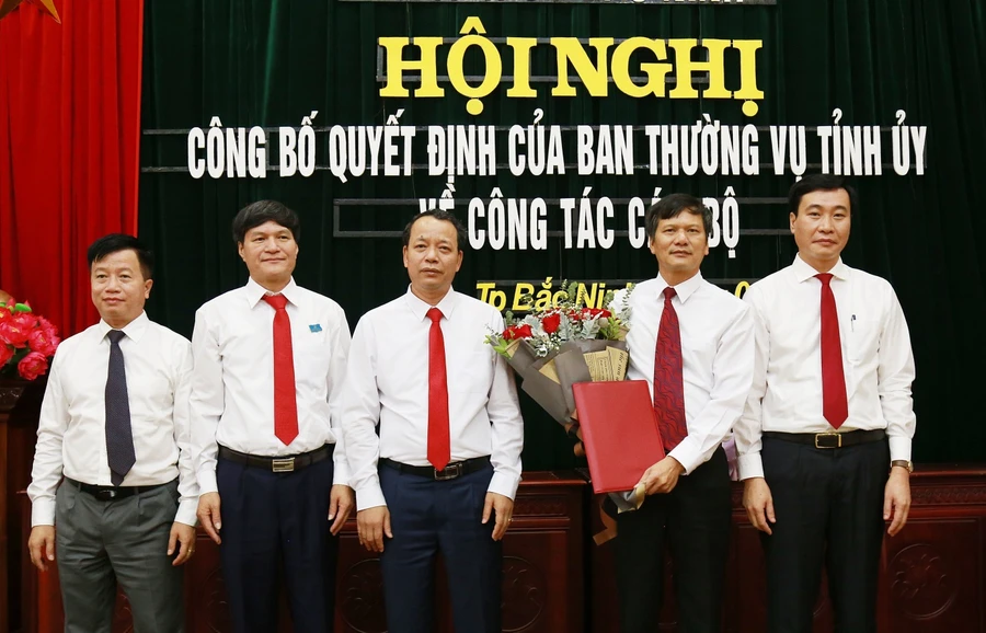 Bắc Ninh: Công bố Quyết định của Ban Thường vụ Tỉnh ủy về công tác cán bộ