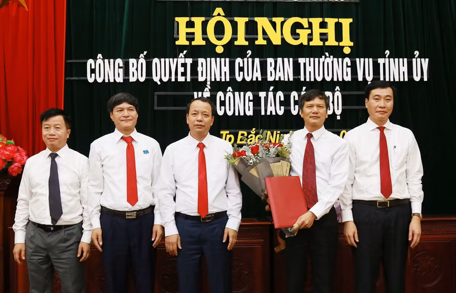 Bắc Ninh: Công bố Quyết định của Ban Thường vụ Tỉnh ủy về công tác cán bộ