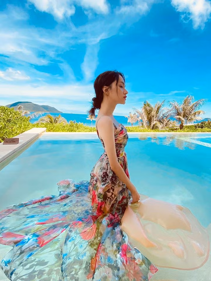 Hoa hậu Hương Giang không cần hở nhiều vẫn "đốt mắt" dân mạng ảnh 2