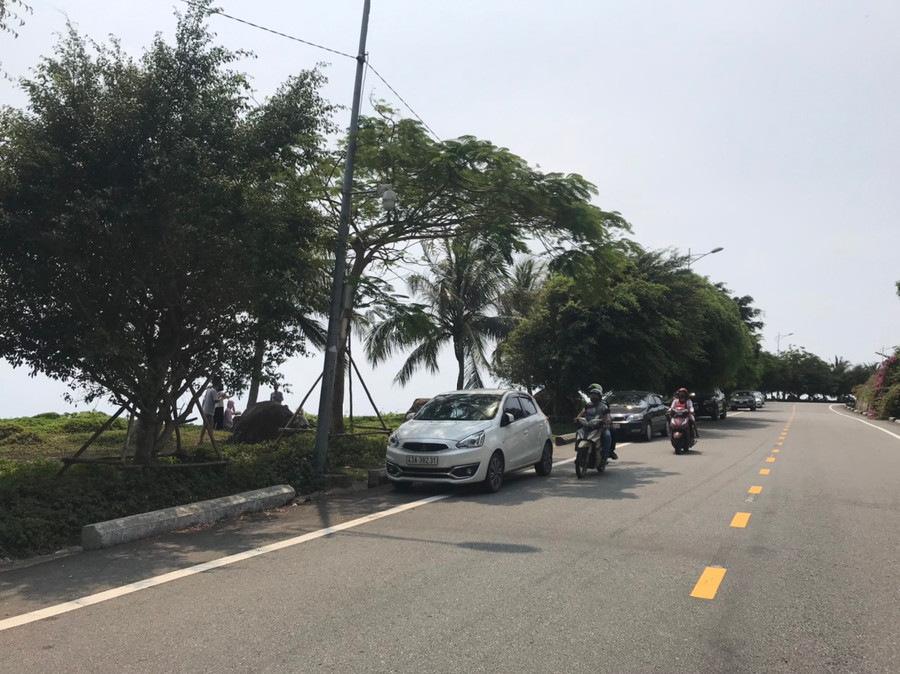 Dân ùn ùn kéo lên Sơn Trà dã ngoại, Đà Nẵng “đóng cửa” bán đảo Sơn Trà từ trưa 29/3